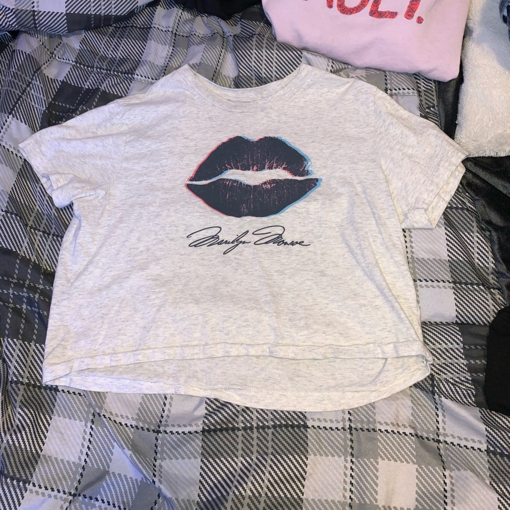 light gray crop top.